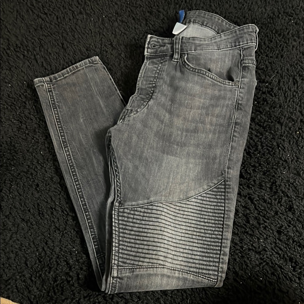 H&M Gray Skinny Jeans with Sleek Fit